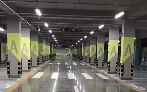 一個(gè)水馬能裝多少水? 一般可以裝載5到20升的水量 一個(gè)水馬能裝多少水? 一般可以裝載5到20升的水量