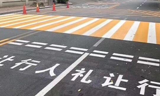 廠區(qū)停車位劃線施工找哪家?專業(yè)團(tuán)隊(duì)為您排憂解難 廠區(qū)停車位劃線施工找哪家?專業(yè)團(tuán)隊(duì)為您排憂解難